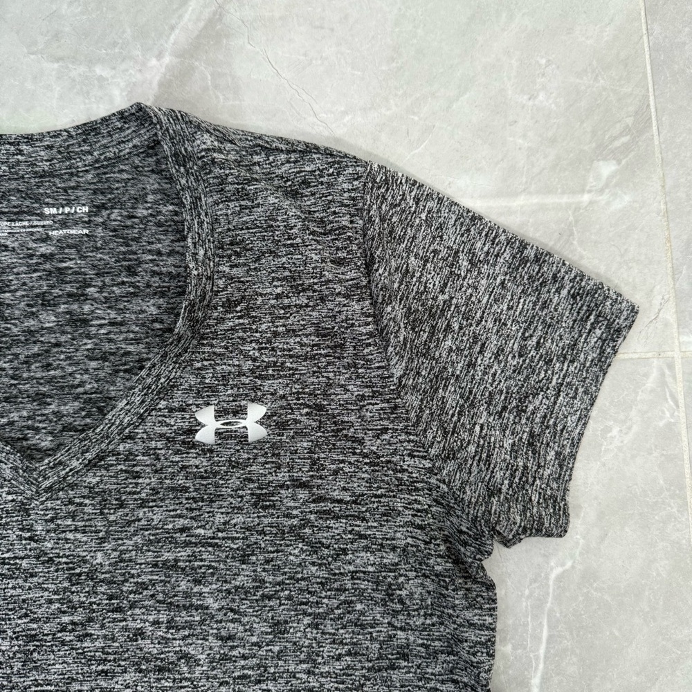 Women’s Under Armour Twist Tech Heat Gear V-Neck Short Sleeve Shirt Small - Picture 4 of 15